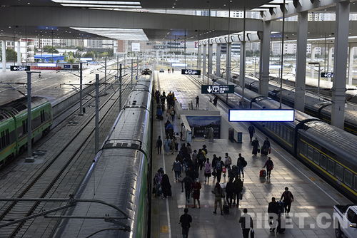 拉林铁路开通运营满三月 群众收获满满幸福 道路旅客运输站经营